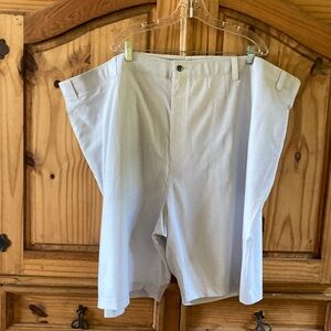 Men’s Callaway white gray blue plaid flat front chino shorts size 56 - NWT
